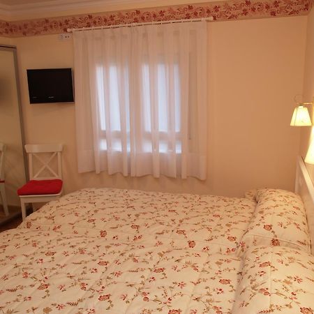 Hotel Chalet Puigdefabregas Jaca Quarto foto