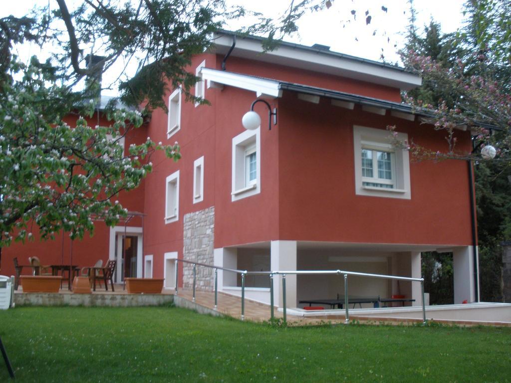 Hotel Chalet Puigdefabregas Jaca Exterior foto